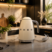 غلاية مياه كهربائية سميج (SMEG) أصلية بتصميم كلاسيكي (2400 واط - سعة 1.7 لتر